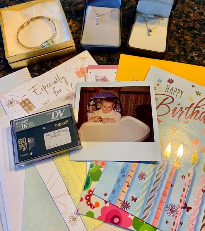 18-Year-Old Opens A Time Capsule Made By Her Parents And Relatives On Her 1st Birthday To Find It Filled With Memorabilia