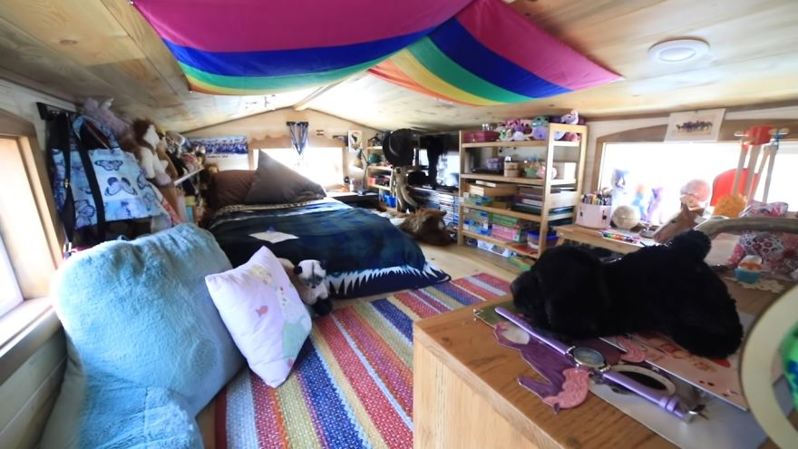 Single Mother By Choice & Two Young Children Live In Gorgeous Tiny Home. Single Mother By Choice & Two Young Children Live In Gorgeous Tiny Home.