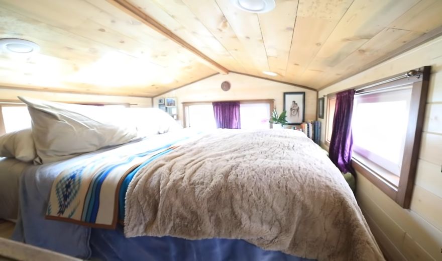 Single Mother By Choice & Two Young Children Live In Gorgeous Tiny Home. Single Mother By Choice & Two Young Children Live In Gorgeous Tiny Home.