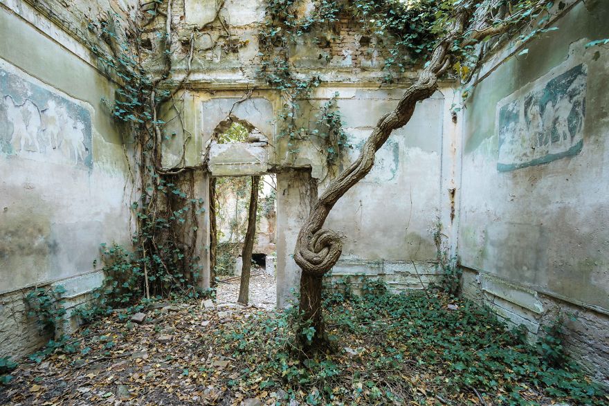 I Found Beautiful Abandoned Places In Italy