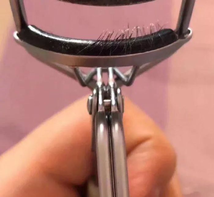 Try Not To Sneeze When Using An Eyelash Curler
