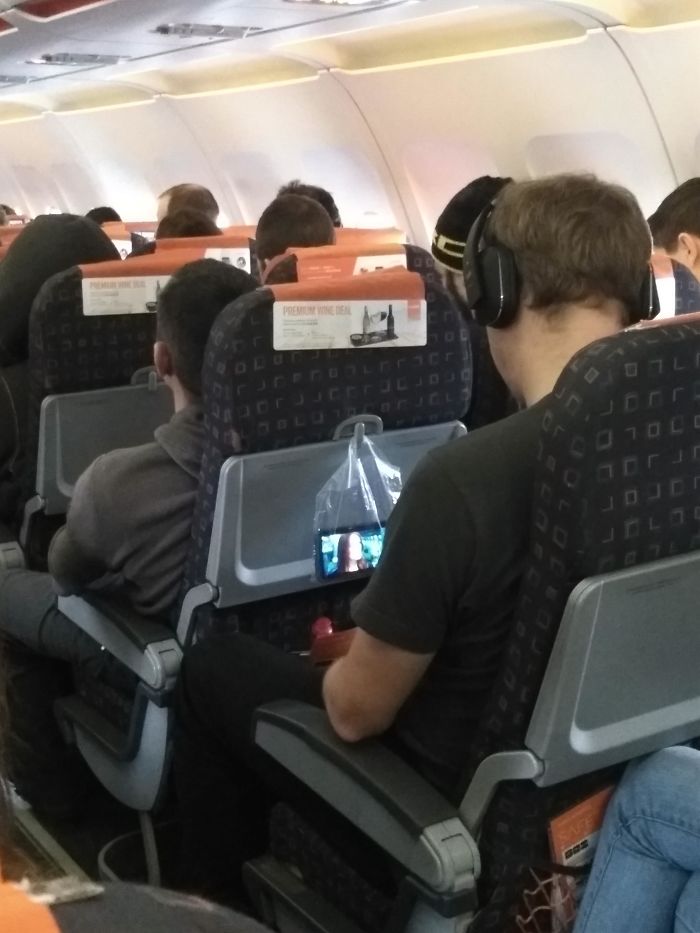 This Genius Watching Taken Using A Clear Plastic Bag To Hold His Phone On A Plane