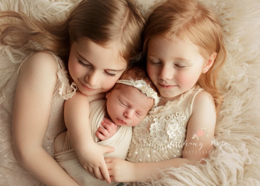 I Photograph Newborn Babies And Their Siblings