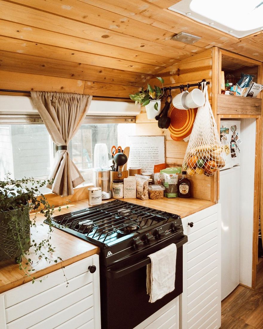 Couple Builds A Gorgeous School Bus Tiny House.