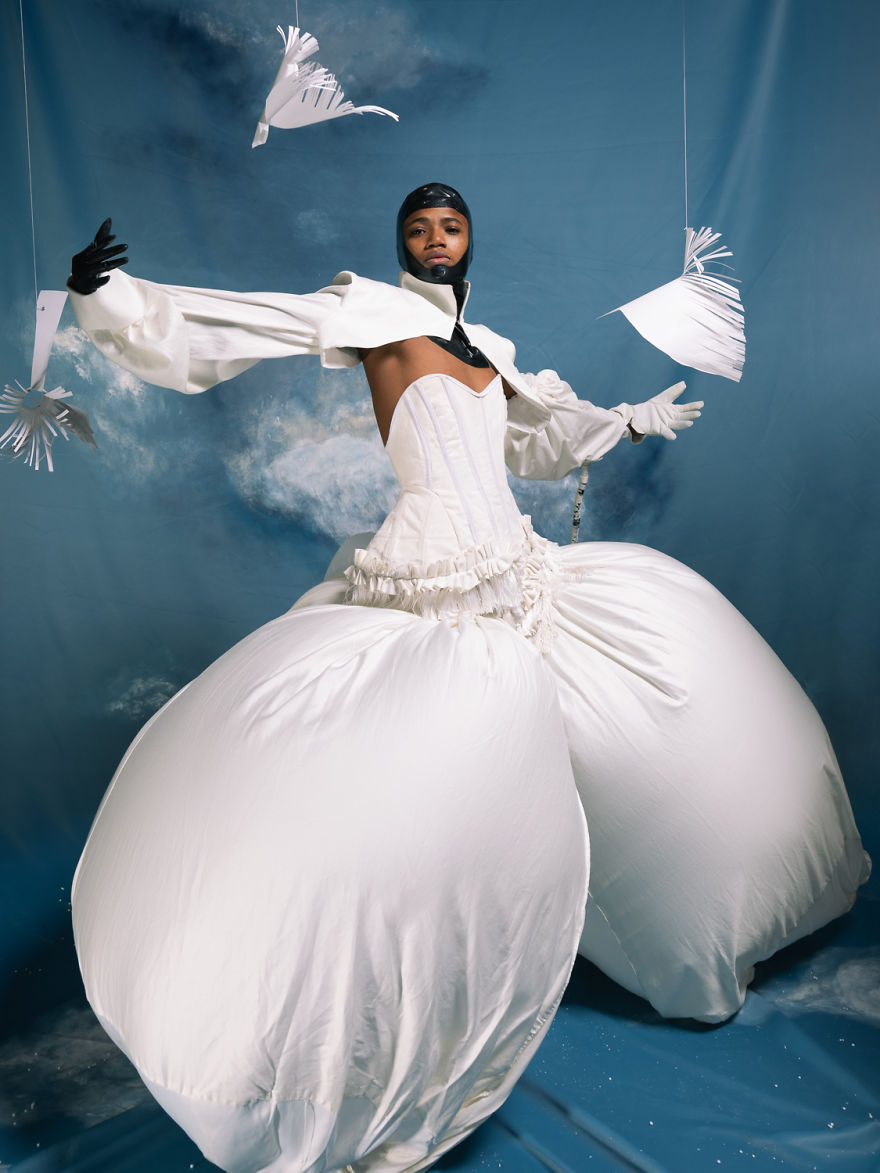 Photographer Uses Fashion To Make Powerful Statement About Ecology Photographer Uses Fashion To Make Powerful Statement About Ecology