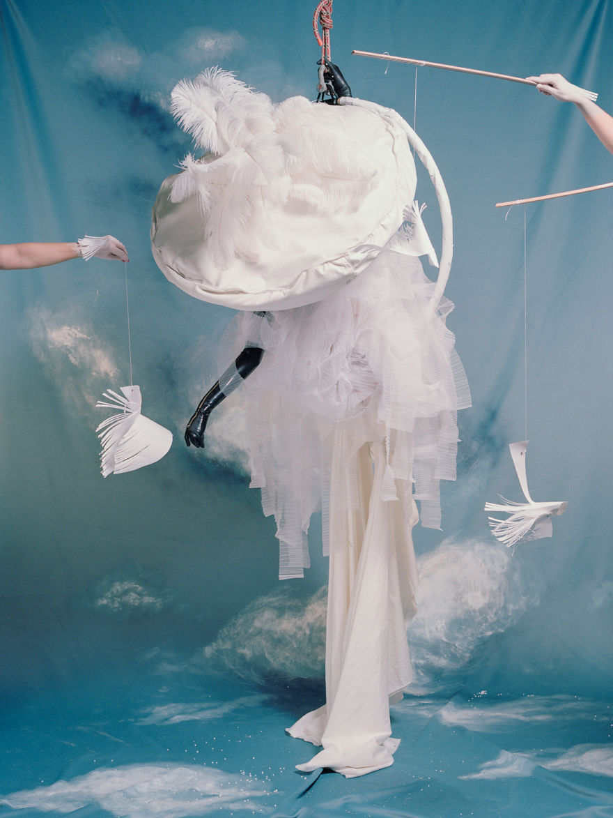 Photographer Uses Fashion To Make Powerful Statement About Ecology Photographer Uses Fashion To Make Powerful Statement About Ecology
