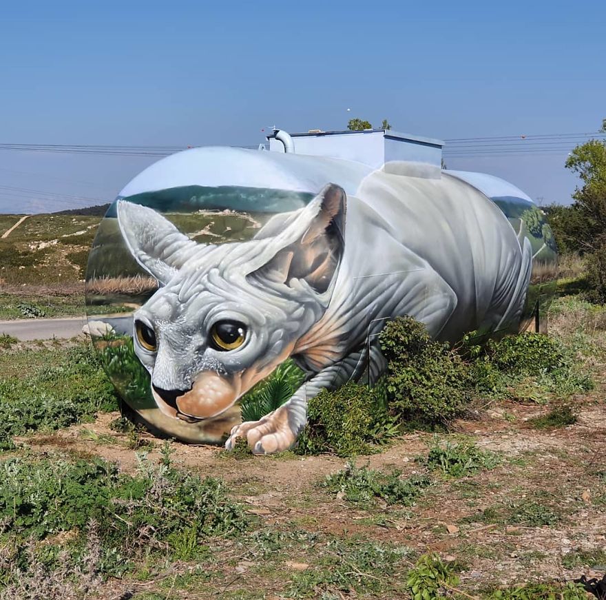 French-artist-turns-an-abandoned-natural-gas-tank-into-a-giant-cat-5e9e965a034d1__880.jpg