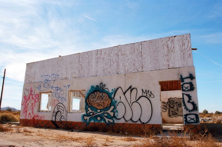 Here's A Series Of Photos I Took Chronicling A Modern Day Ghost Town: Hinkley, California