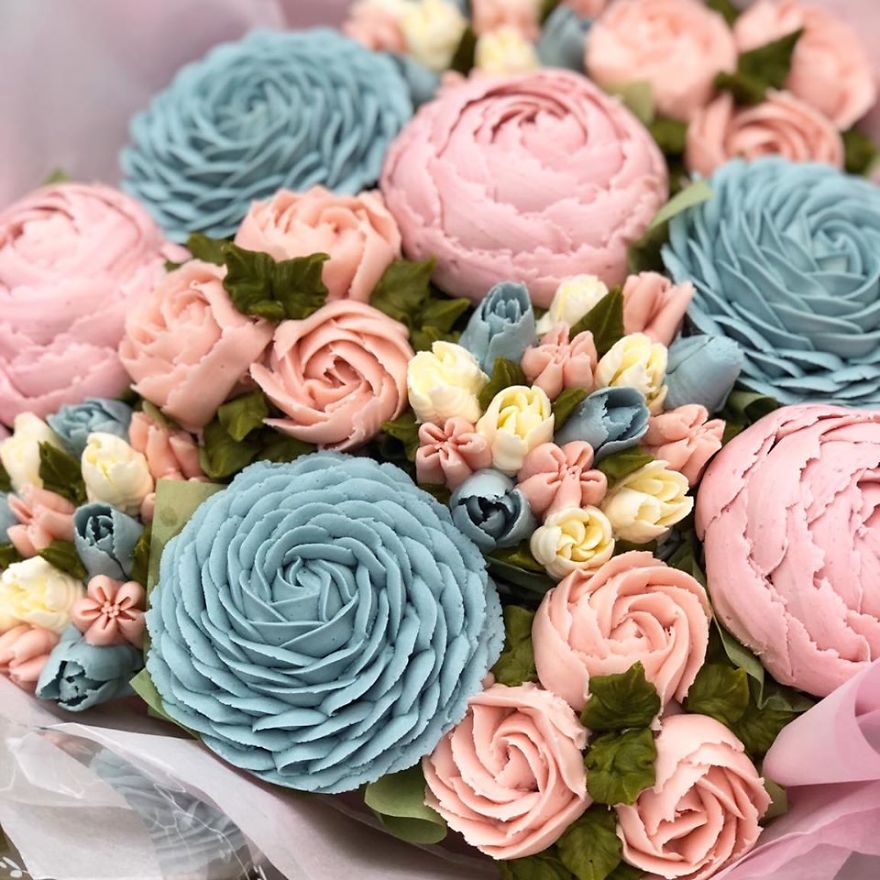 I Make Botanically Realistic Buttercream Frosting Flowers, And You Can Too