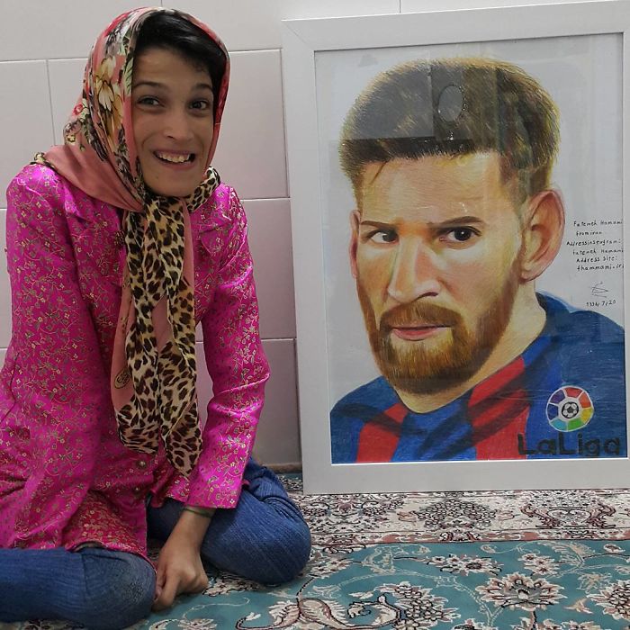 Iranian artist is thrilling the world by painting portraits with his feet 5ea6fafb81785  700 - Você não vai acreditar! Artista desafia a deficiência desenhando com o pé