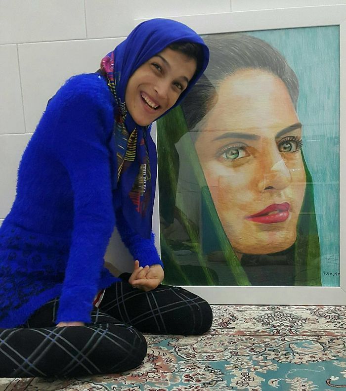 Iranian artist is thrilling the world by painting portraits with his feet 5ea6fb3d03c90  700 - Você não vai acreditar! Artista desafia a deficiência desenhando com o pé