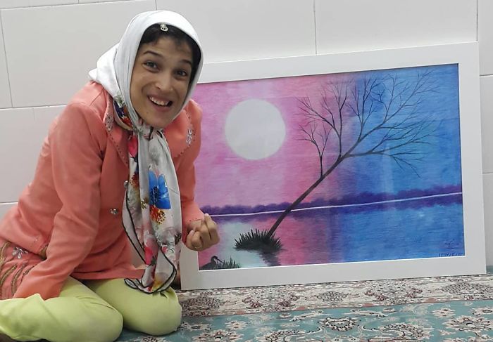 Iranian artist is thrilling the world by painting portraits with his feet 5ea6fb8969891  700 - Você não vai acreditar! Artista desafia a deficiência desenhando com o pé