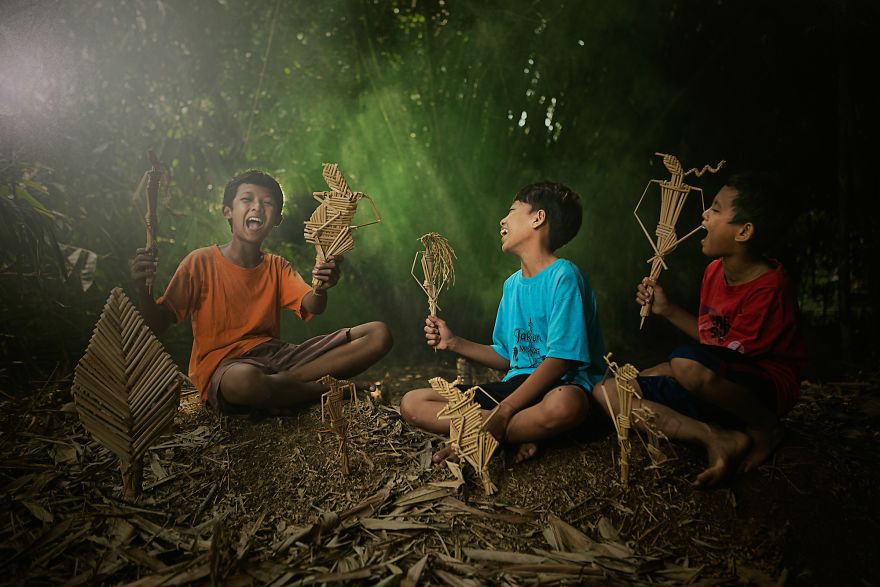 Playing with the puppets by dikyedarling Indonesia 5e8f3d47be6db  880 - As 50 fotos profissionais mais alegres de 2020!