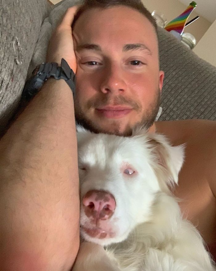 Guy Shows How He Wakes Up His Blind And Deaf Dog Without Scaring Her, Receives Almost 13 Million Likes