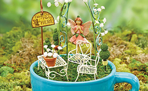 Apparently, Teacup Gardens Are A Thing And Here Are 23 Adorable Examples