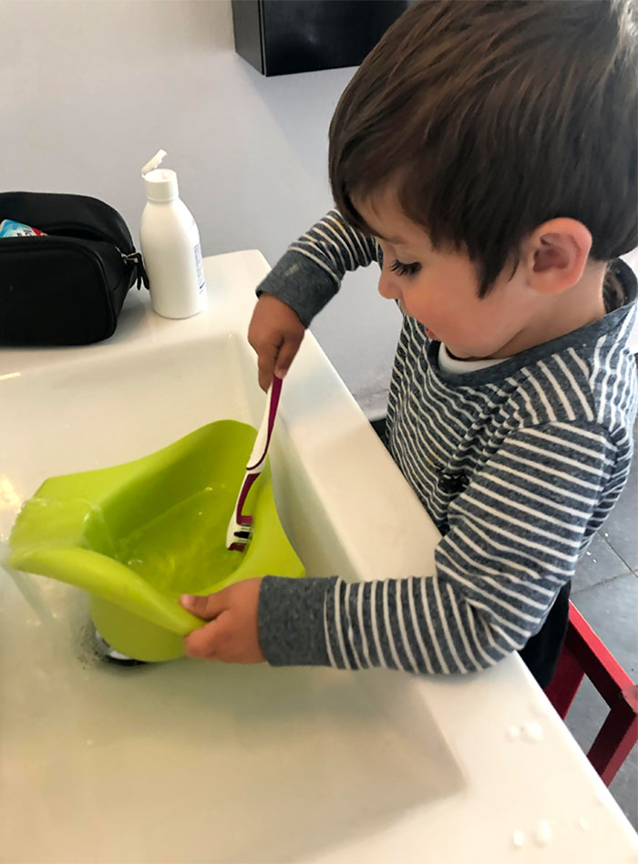 Día 17 de cuarentena: mi hijo está limpiando su orinal con mi cepillo de dientes