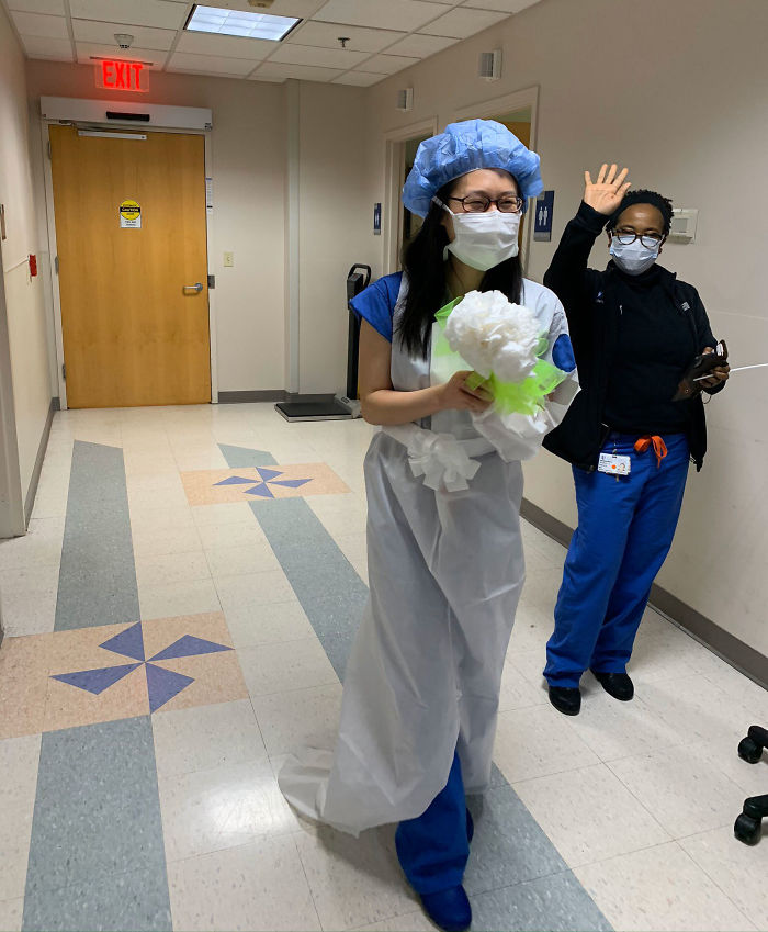 Casamento é celebrado em hospital devido a pandemia de coronavírus