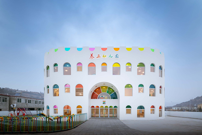 483 Rainbow-Colored Glass Panels Emit A Rotating Kaleidoscope In This Playful Kindergarten