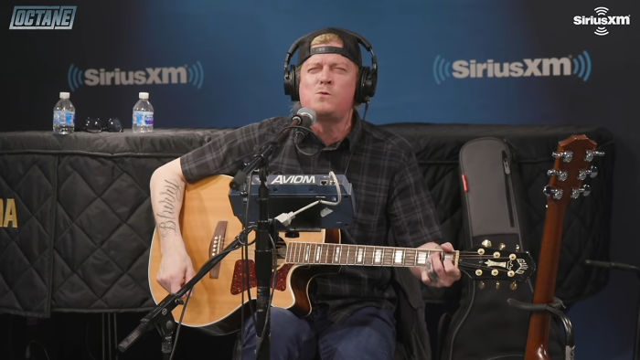 People Are Surprised By Puddle Of Mudd Singer's Voice When Covering A Nirvana Song