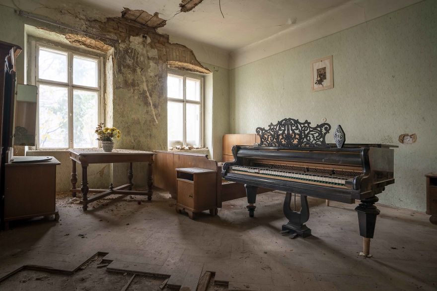 I Found The Abandoned Pianos In Austria