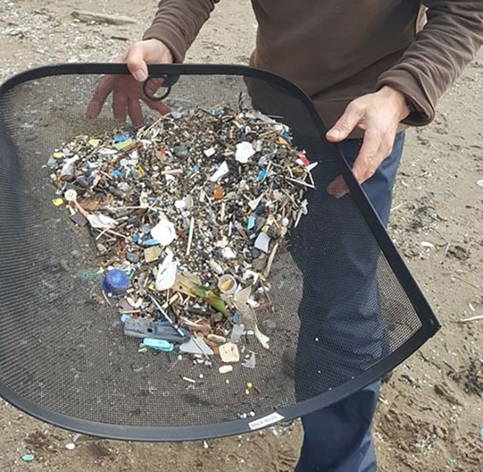 Man Takes Home 551lbs Of Trash From The Beach, Sorts It Out In His Backyard And Shares Interesting Finds