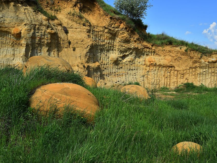 Concretion, Dinosaur Eggs Or Extraterrestrial Debris? Concretion, Dinosaur Eggs Or Extraterrestrial Debris?