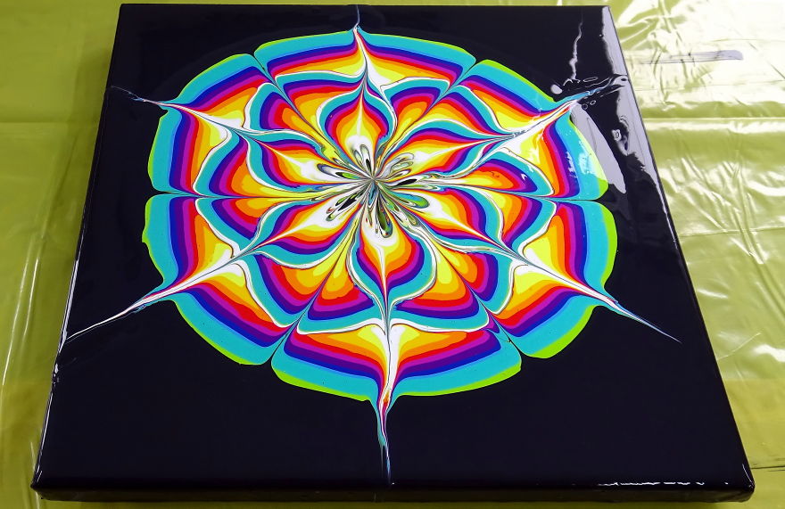 Simple Mandala Acrylic Pour Painting ~ Cup Bottom Technique ~ Paint #withme Simple Mandala Acrylic Pour Painting ~ Cup Bottom Technique ~ Paint #withme