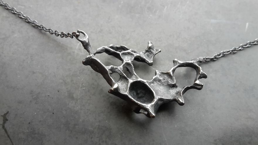 Incredible Jewellery Made Of Real Honeycomb By Artist Beca Beeby. Incredible Jewellery Made Of Real Honeycomb By Artist Beca Beeby.