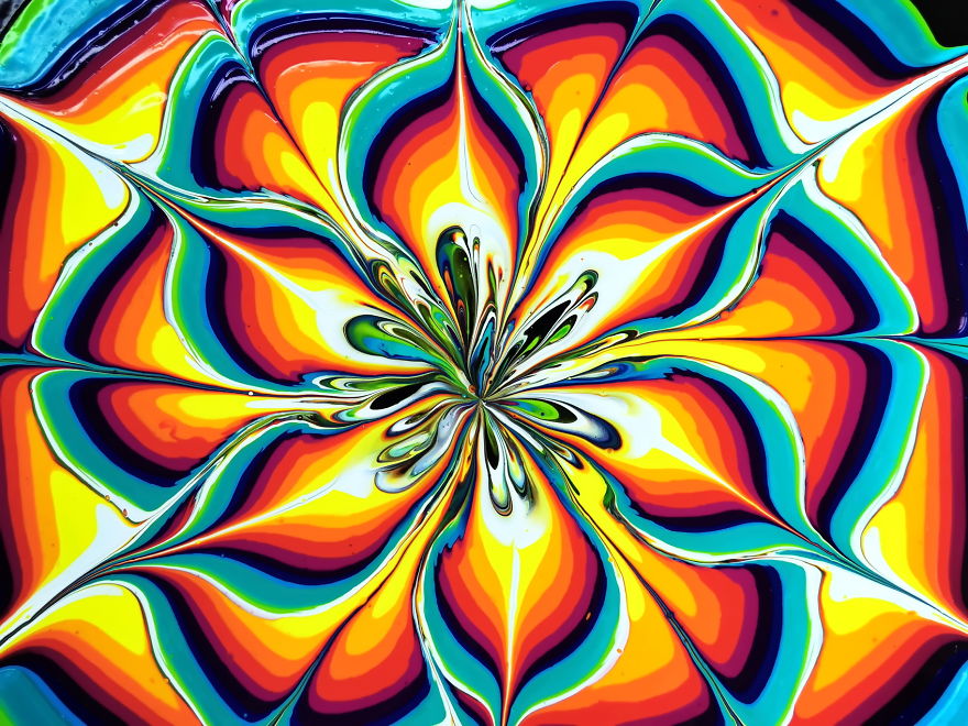 Simple Mandala Acrylic Pour Painting ~ Cup Bottom Technique ~ Paint #withme Simple Mandala Acrylic Pour Painting ~ Cup Bottom Technique ~ Paint #withme