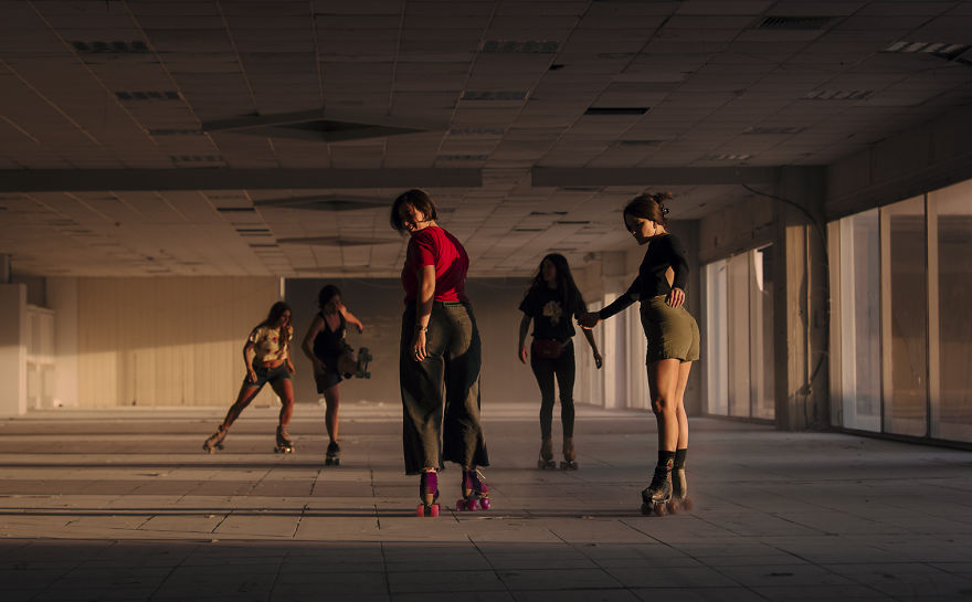 Female Athenian Roller Skaters Take Over The City, New Short Documentary Out Now Female Athenian Roller Skaters Take Over The City, New Short Documentary Out Now