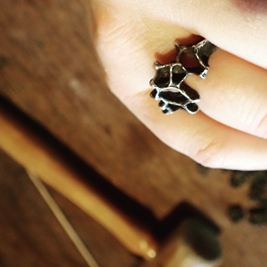 Incredible Jewellery Made Of Real Honeycomb By Artist Beca Beeby. Incredible Jewellery Made Of Real Honeycomb By Artist Beca Beeby.