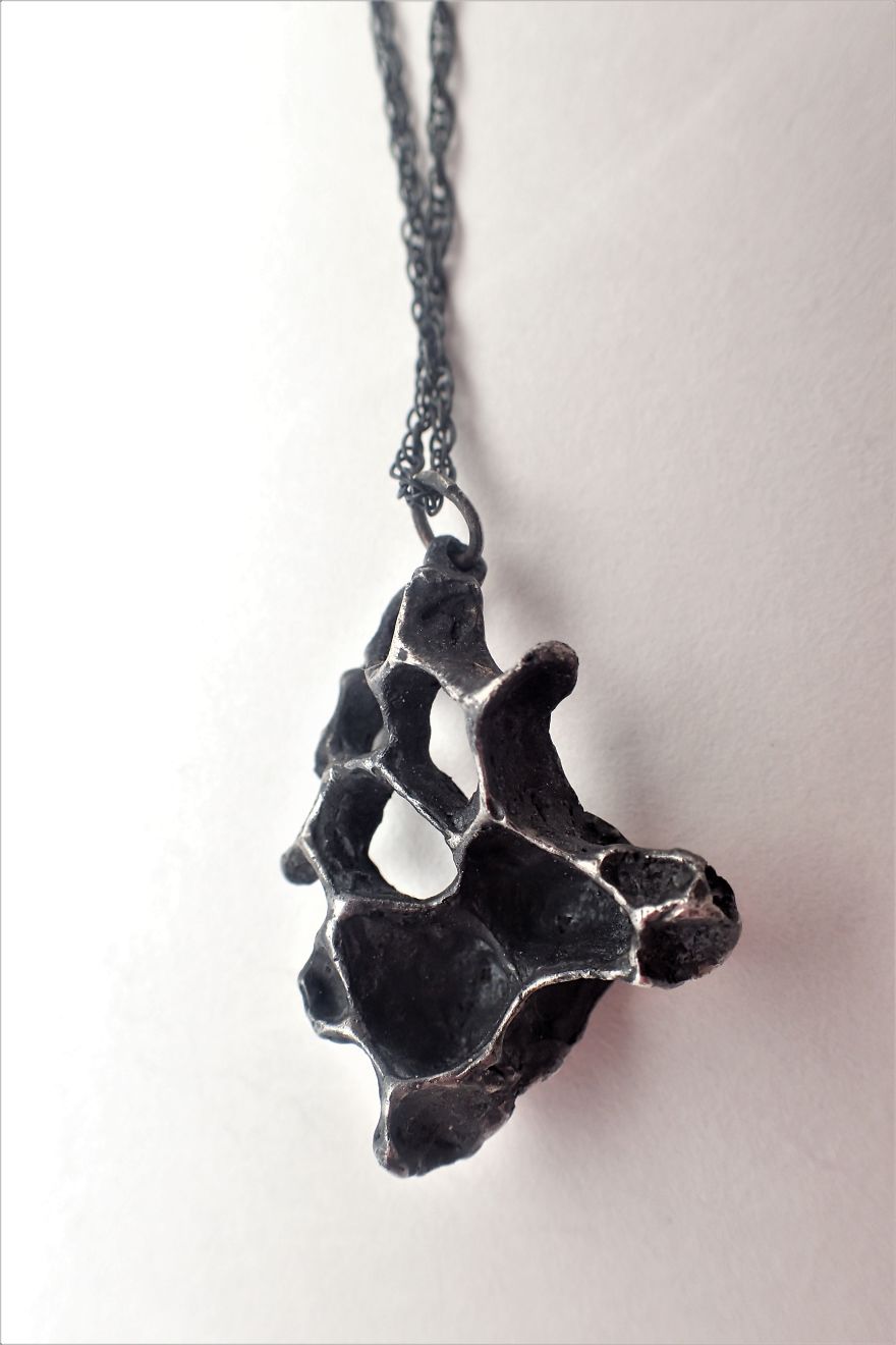 Incredible Jewellery Made Of Real Honeycomb By Artist Beca Beeby. Incredible Jewellery Made Of Real Honeycomb By Artist Beca Beeby.