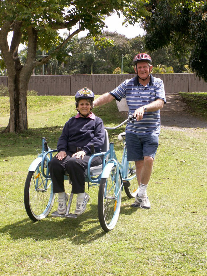 Husband Builds A Special Bike So He Can Continue Cycling With His Wife With Alzheimer’s And It’s Heartwarming