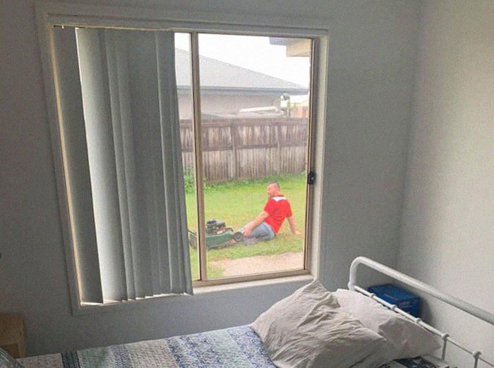 Real Estate Agents Ask This Guy To Send Pics Of His House To Confirm It’s Still Upright, Receive These Hilarious Pics