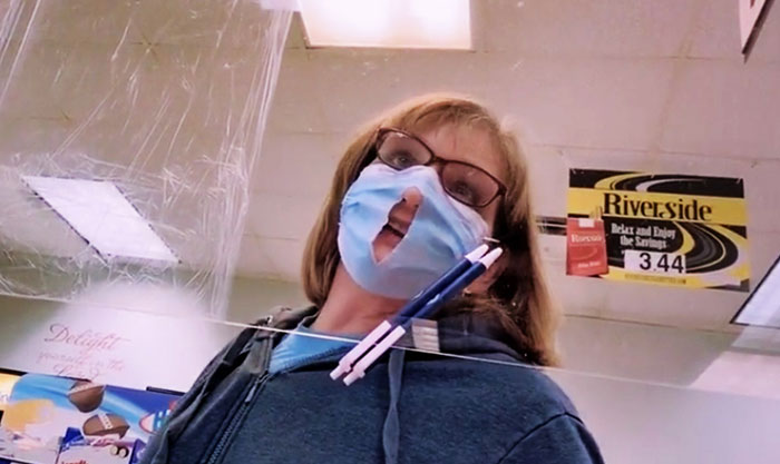 Woman Cuts A Hole In The Face Mask So That It’s Easier To Breathe