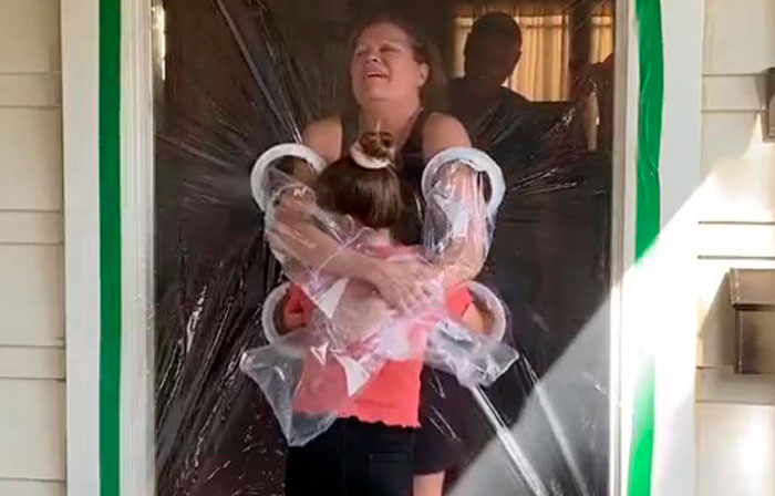 10-Year-Old Designs A Plastic Curtain To Be Able To Hug Her Grandparents Safely During Quarantine
