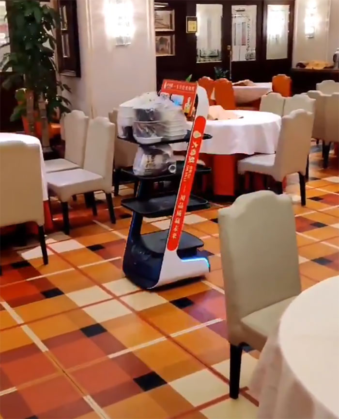 Robot Deliver The Food In A Restaurant Of Beijing