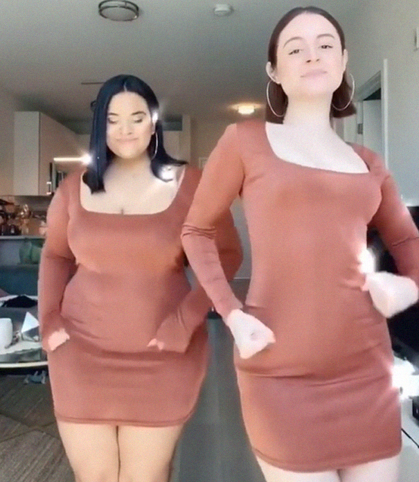 Two-Friends-Same-Clothes