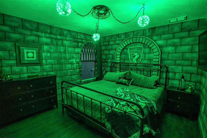 You Can Stay In A Massive Harry Potter Themed House Just 30 Minutes Away From The Wizarding World Of Harry Potter