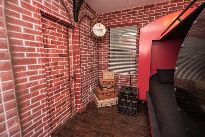 You Can Stay In A Massive Harry Potter Themed House Just 30 Minutes Away From The Wizarding World Of Harry Potter