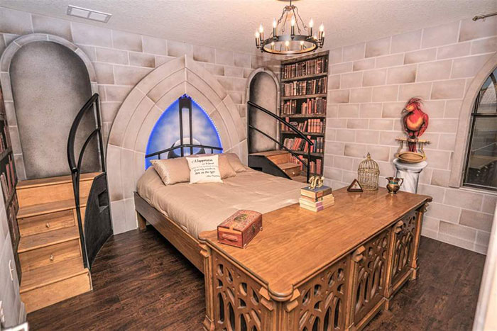 You Can Stay In This Massive Harry Potter-Themed House | Bored Panda