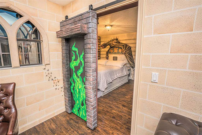 You Can Stay In This Massive Harry Potter-Themed House | Bored Panda