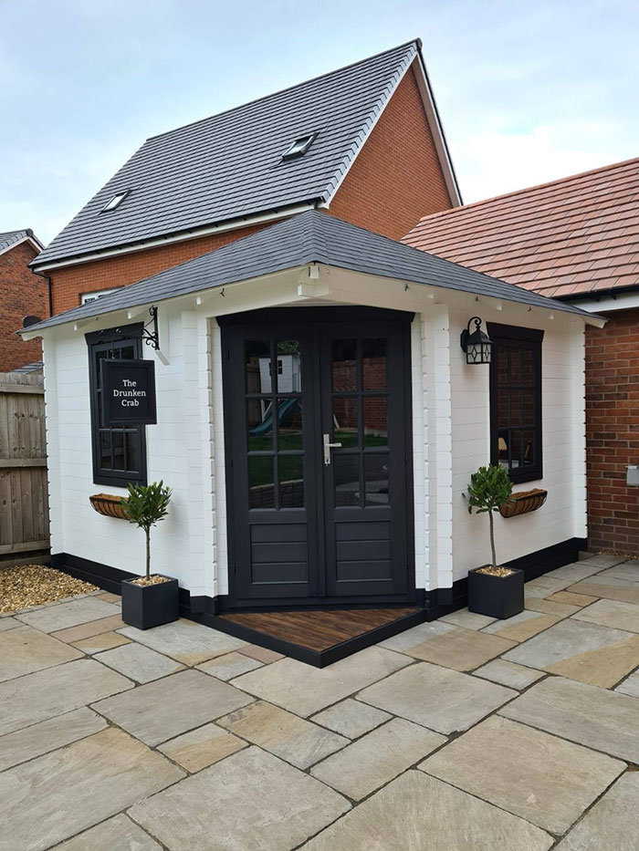 This Couple Builds A Mini Pub In A Garden, Stuns People With Its Handmade Interior