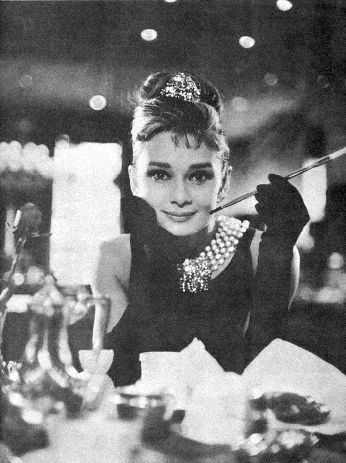 Audrey Hepburn, 32 años, haciendo de chica de 18 en Desayuno con Diamantes
