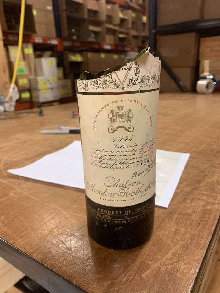 A alguien se le ha roto una botella de vino Château Mouton Rothschild, reserva de 1945, valorada en 16000$