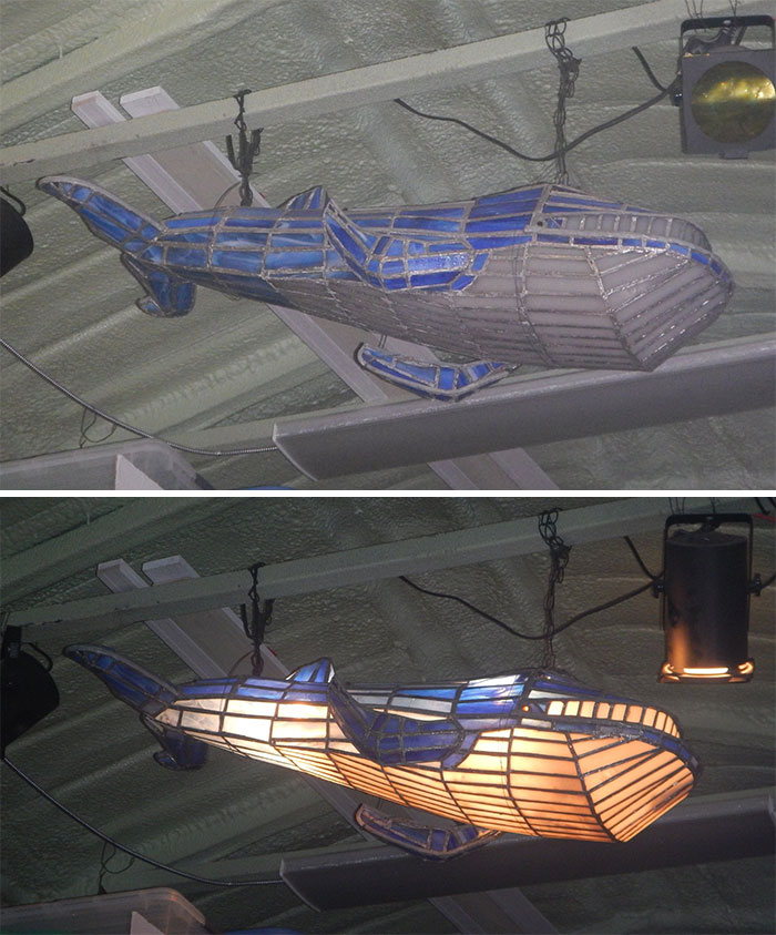 Esta lámpara de vitral en forma de ballena iba a ser tirada a la basura