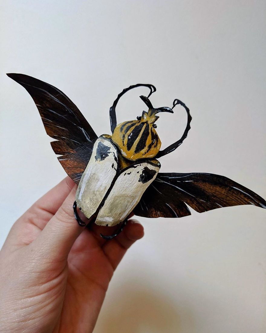 Artist Creates An Incredible Variety Of Realistic Insects Using Only Paper