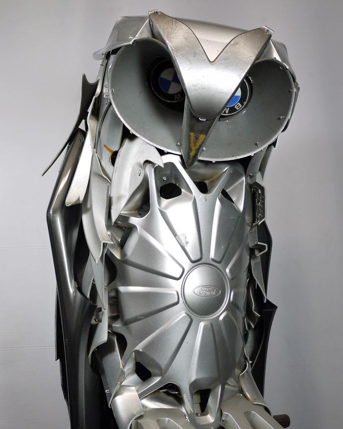 This Artist Recycles Car Hubcaps To Create Amazing Animal Sculptures (New Pics)