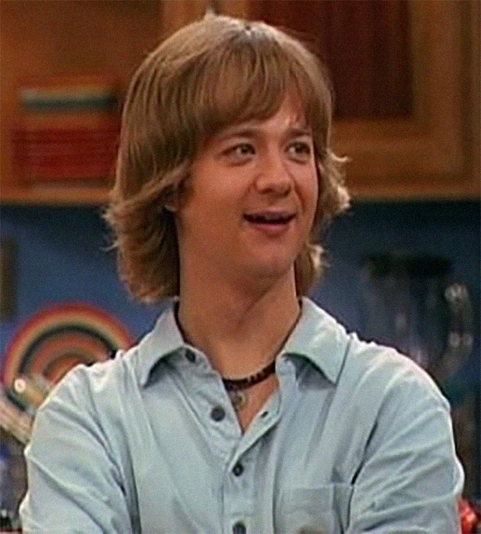 Jason Earles tenía 29 añós cuando comenzó a hacer del hermano adolescente de Hannah Montana