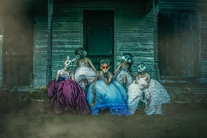 I Found Animal Masks, Princess Gowns, And An Abandoned House To Carry Out This Creepily Beautiful Shoot (12 Pics)
